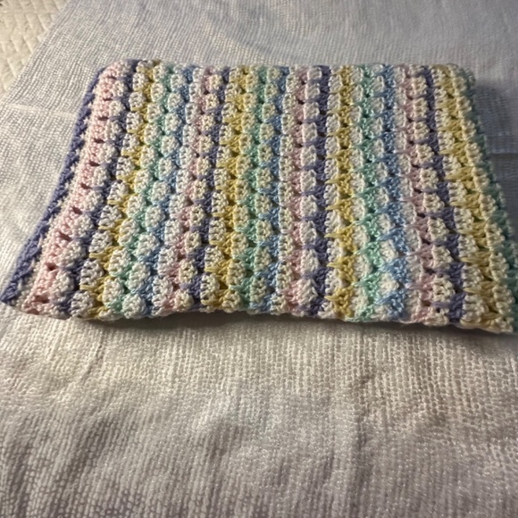 Handmade by May, Crocheted crib blanket in soft pastel colors - Picture 2 of 5